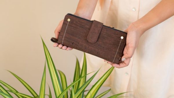 Kim Clutch Wallet Brown Blue Hand