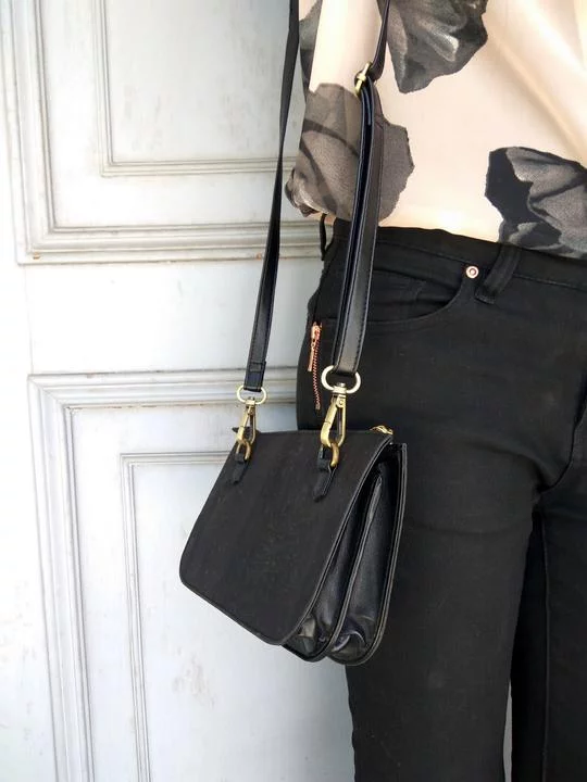 Vogue Black Crossbody Bag
